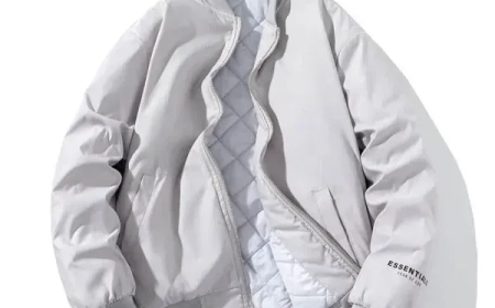 The Style Everyone Loves: Why the Essentials Hoodie Is a Must-Have